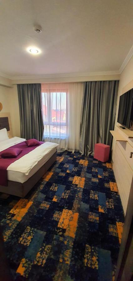 Hotel Yarus Plus Плоешти Экстерьер фото
