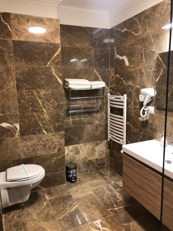 Hotel Yarus Plus Плоешти Экстерьер фото