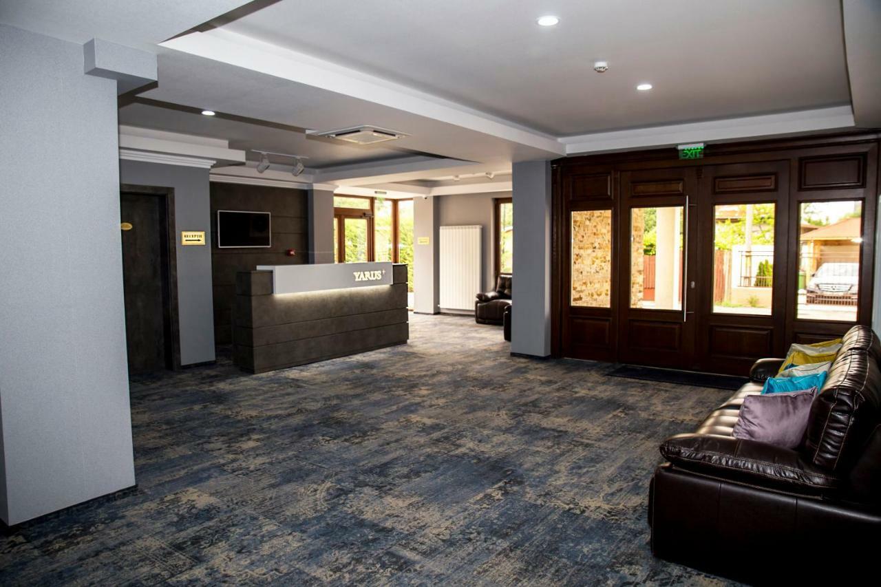 Hotel Yarus Plus Плоешти Экстерьер фото