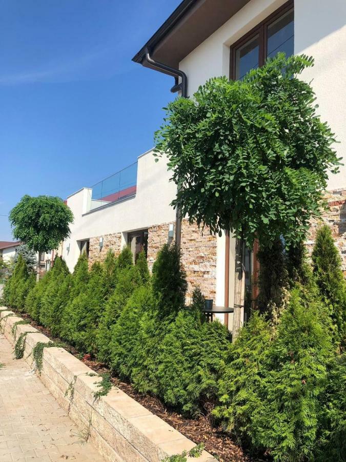 Hotel Yarus Plus Плоешти Экстерьер фото