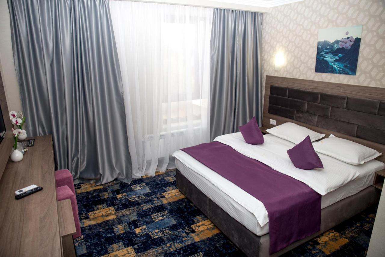 Hotel Yarus Plus Плоешти Экстерьер фото